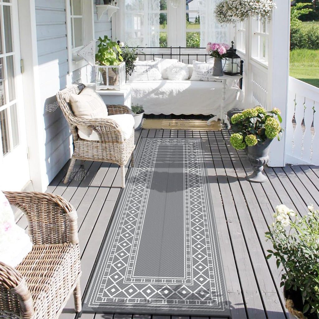 Grey‑White Outdoor Runner